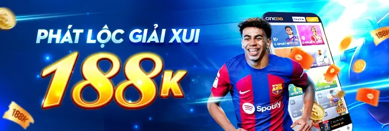Bàn chơi Blackjack với người chia bài và các lá bài đang được rút tại VND288